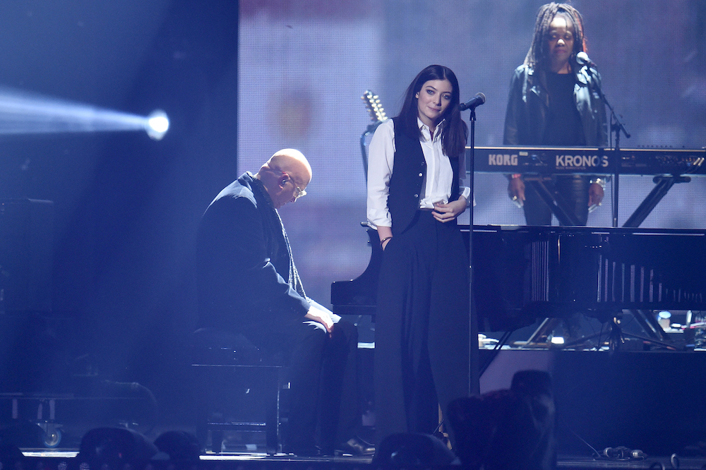 Watch Lorde Pay Tribute To David Bowie At The BRIT Awards