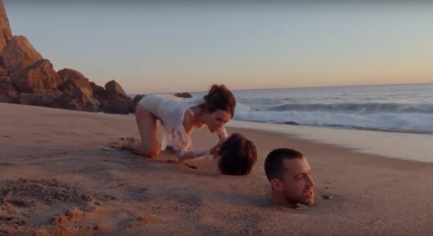 The Last Shadow Puppets - "Everything You've Come To Expect" Video