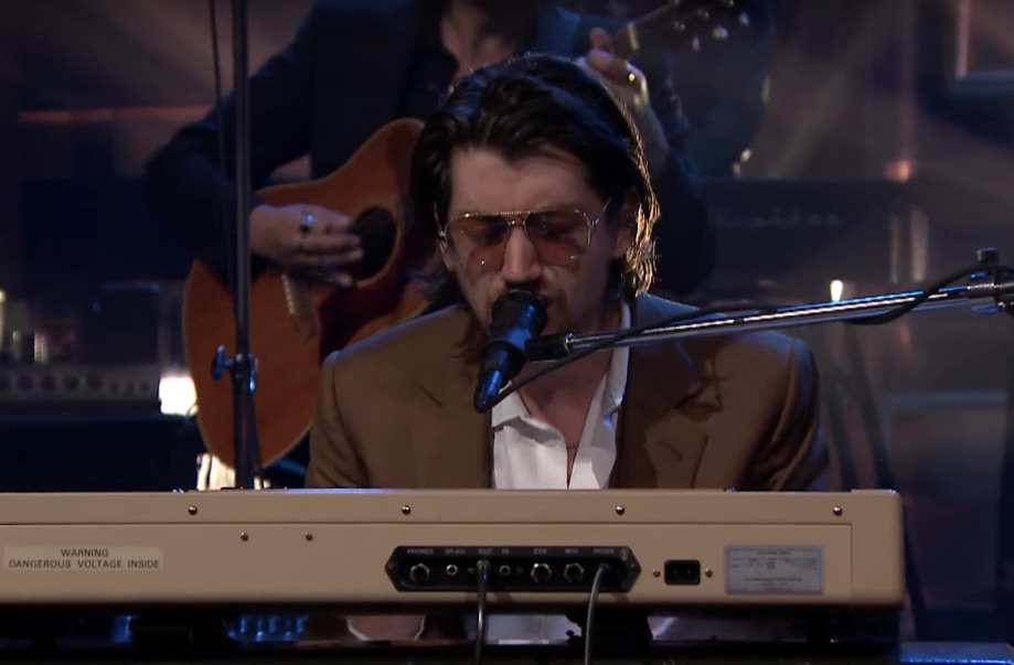 Arctic-Monkeys-on-The-Tonight-Show