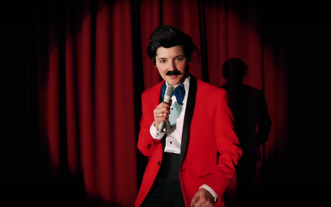 Caroline-Rose-Bikini-video