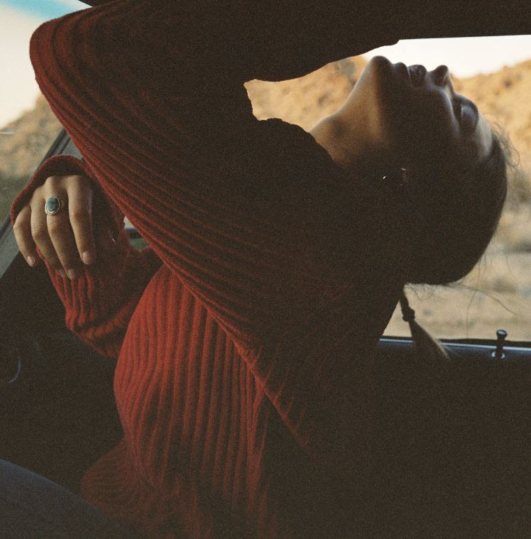 Maggie-Rogers-Give-A-Little