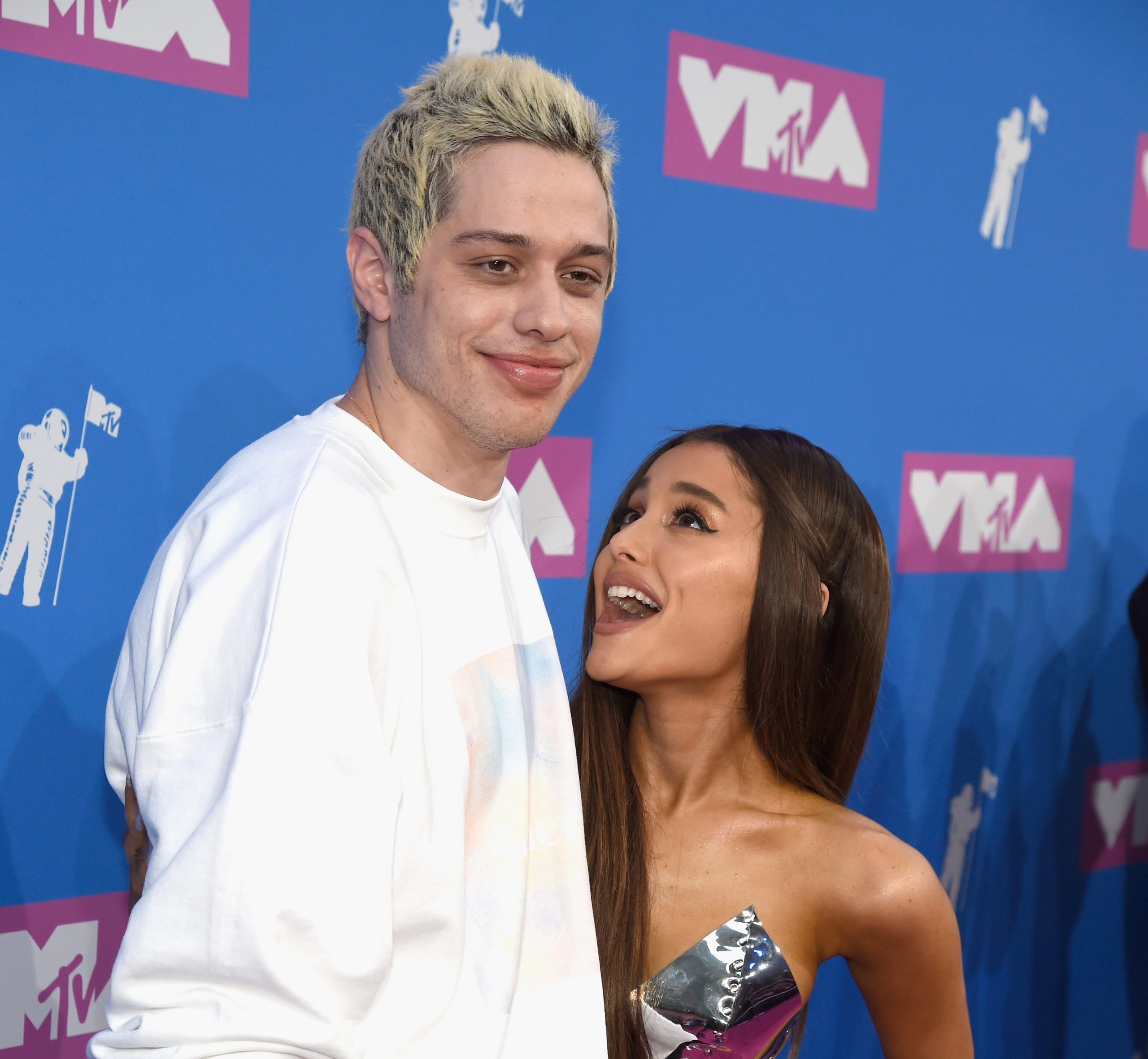 Ariana-Grande-and-Pete-Davidson