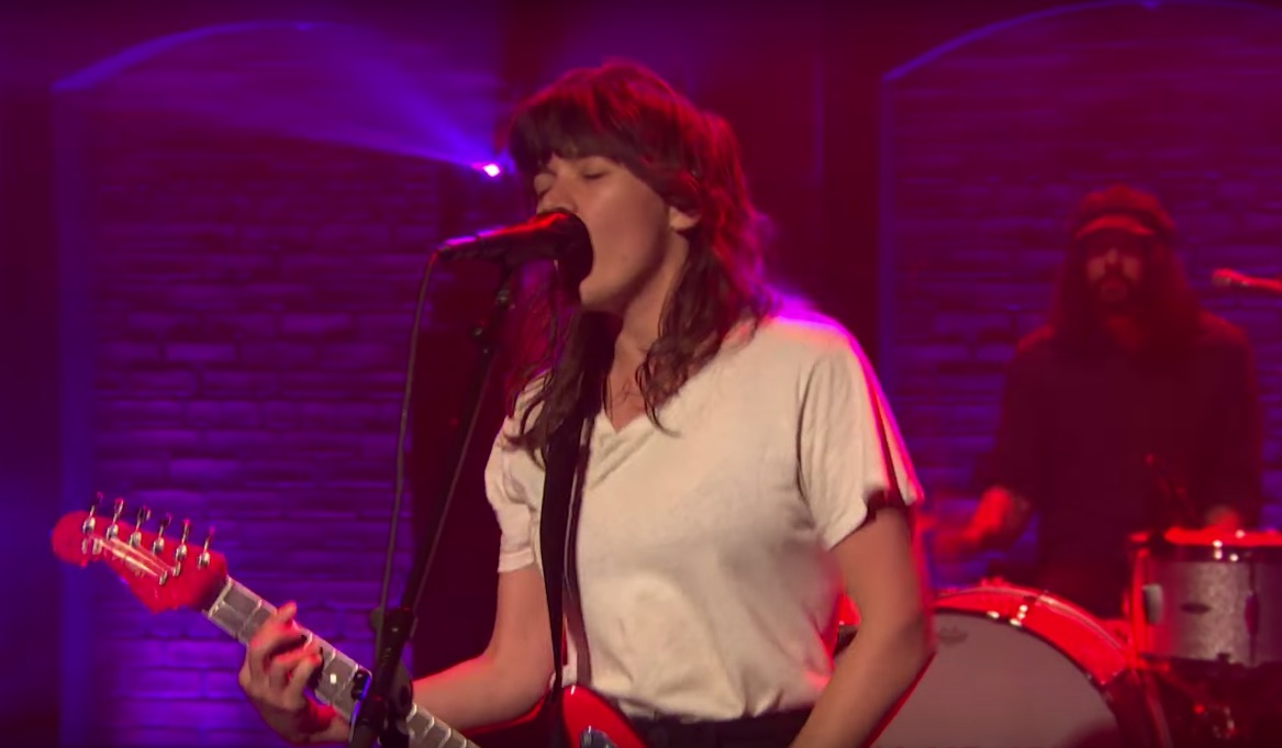 Courtney-Barnett-on-Seth-Meyers