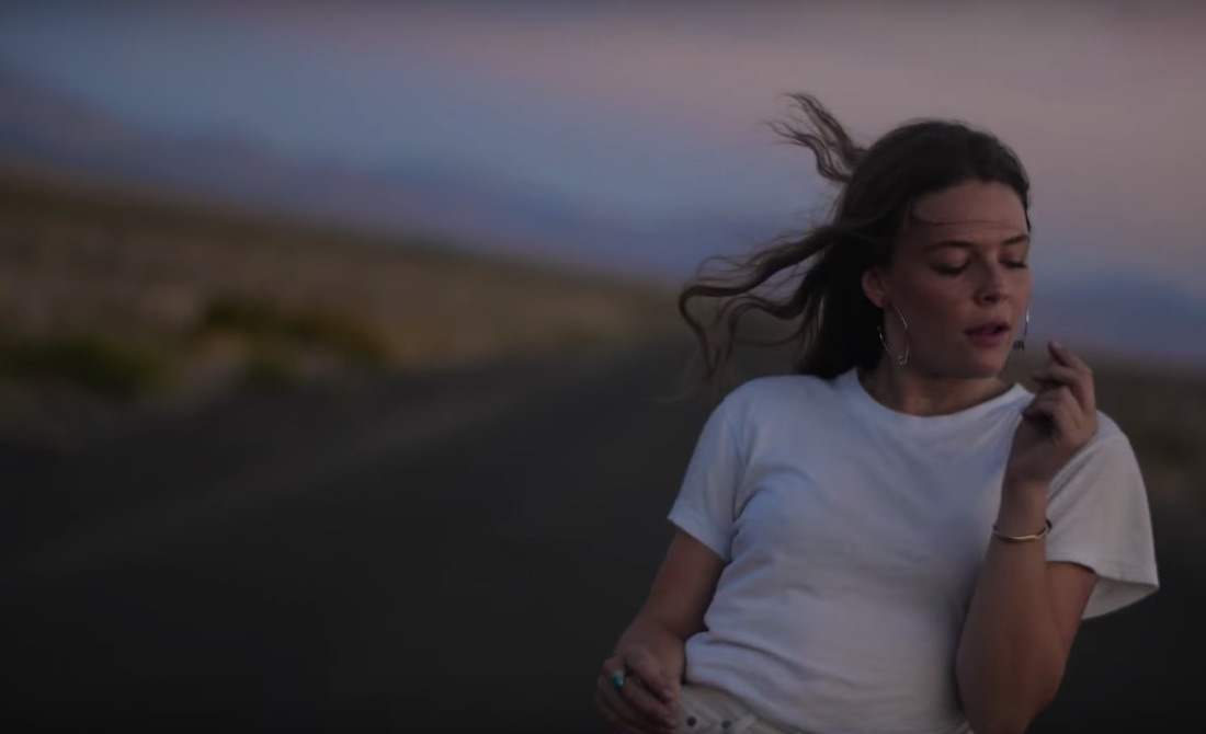 Maggie-Rogers-Light-On-video