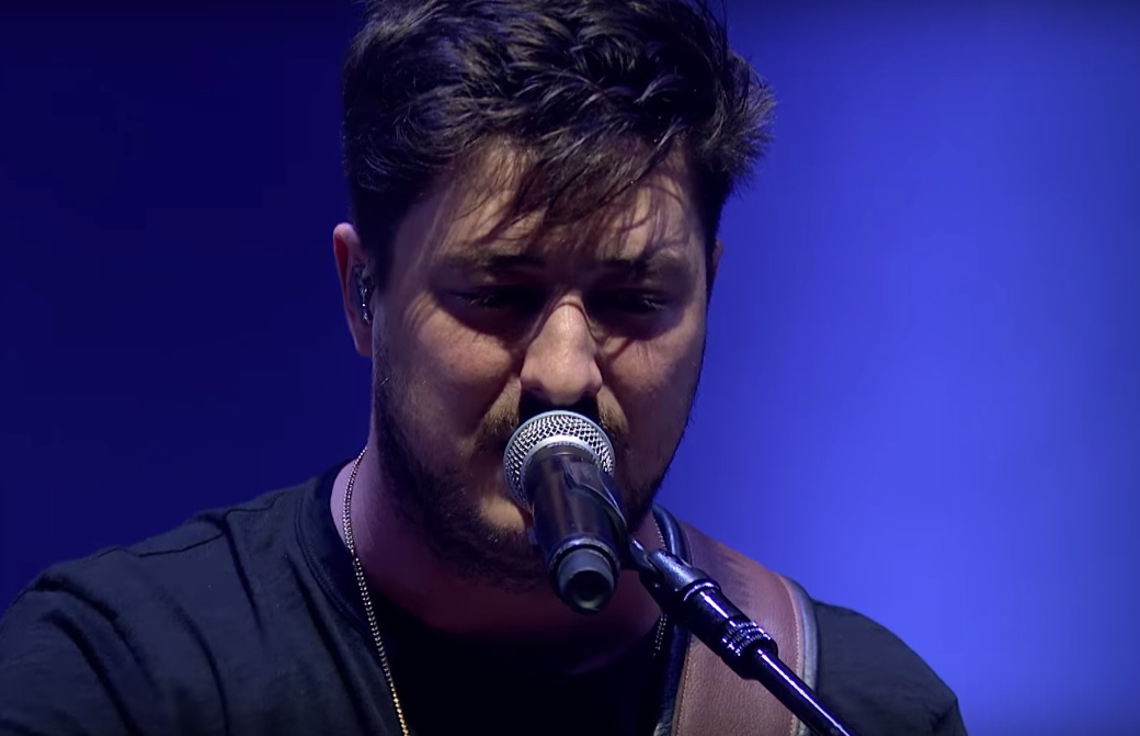 Mumford-And-Sons-in-Live-Lounge