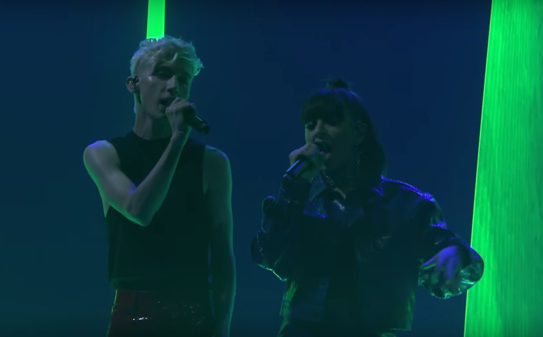 Troye-Sivan-and-Charli-XCX-on-Fallon