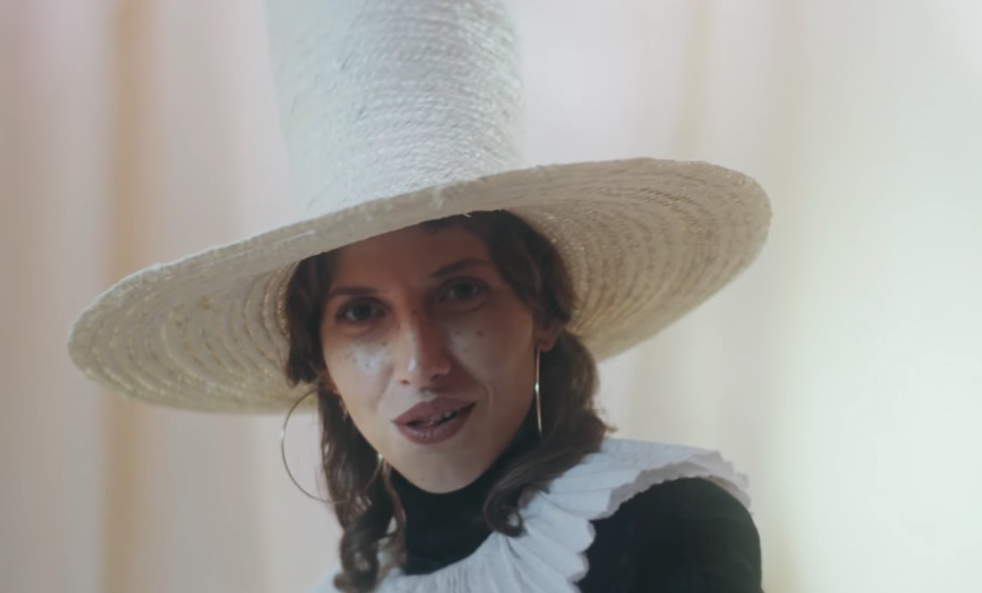 Aldous-Harding-The-Barrel-video