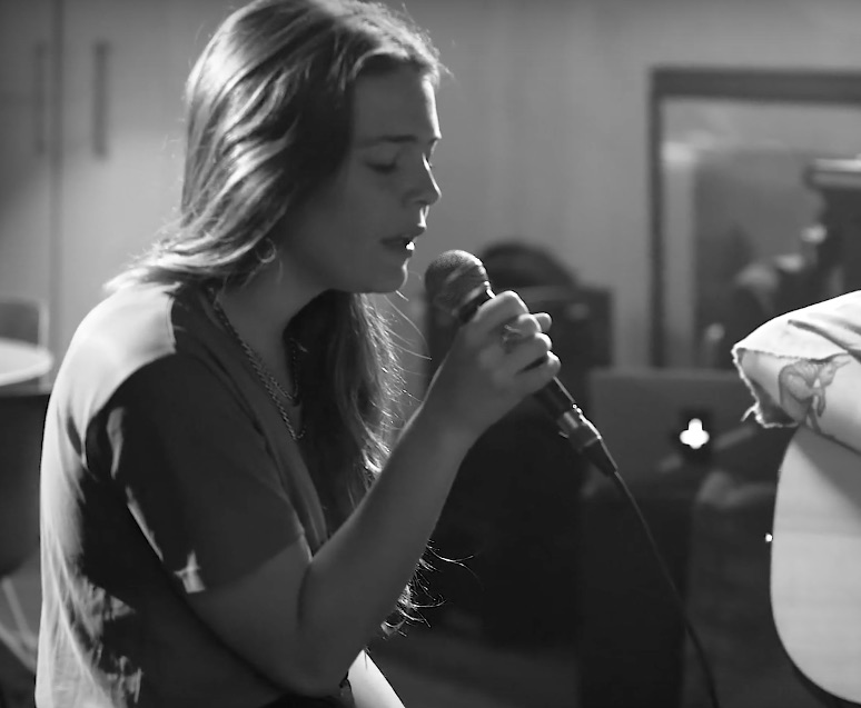 Maggie-Rogers-on-Strombo