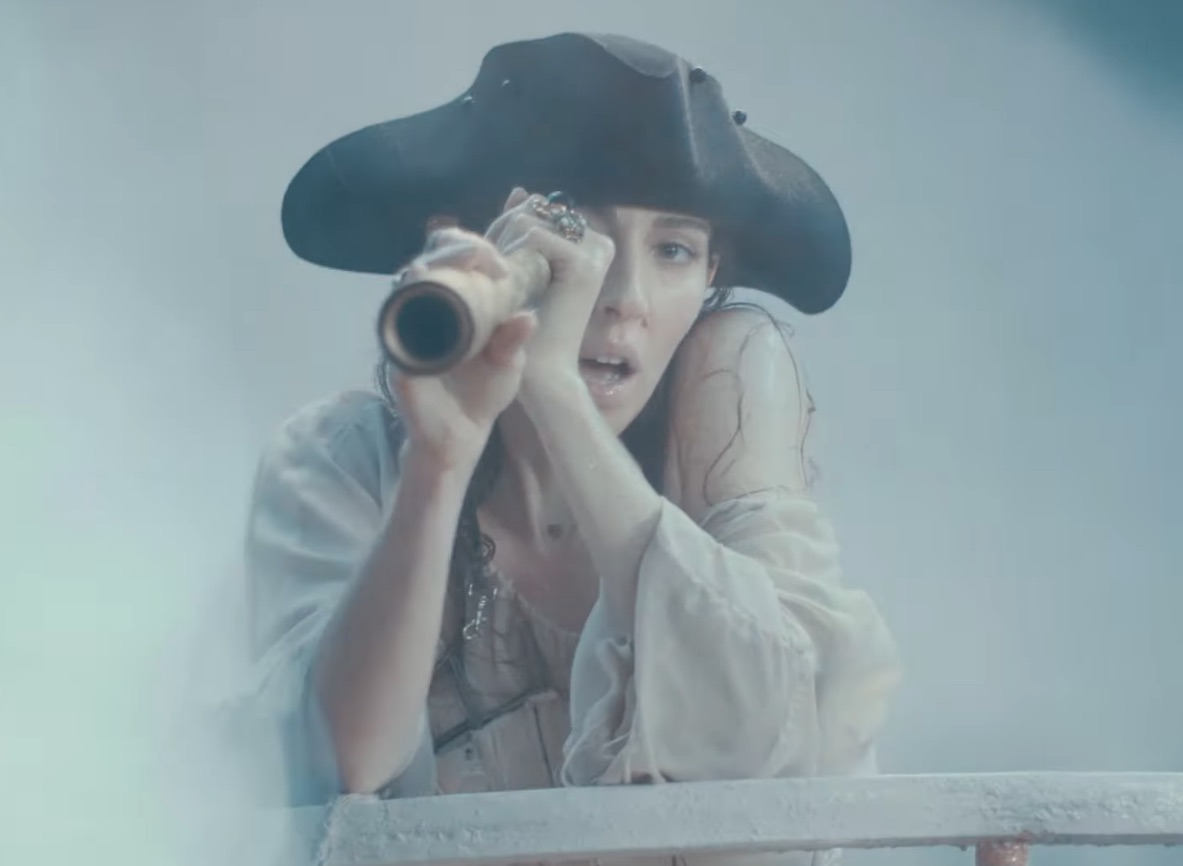 Caroline-Polachek-Ocean-Of-Tears-video