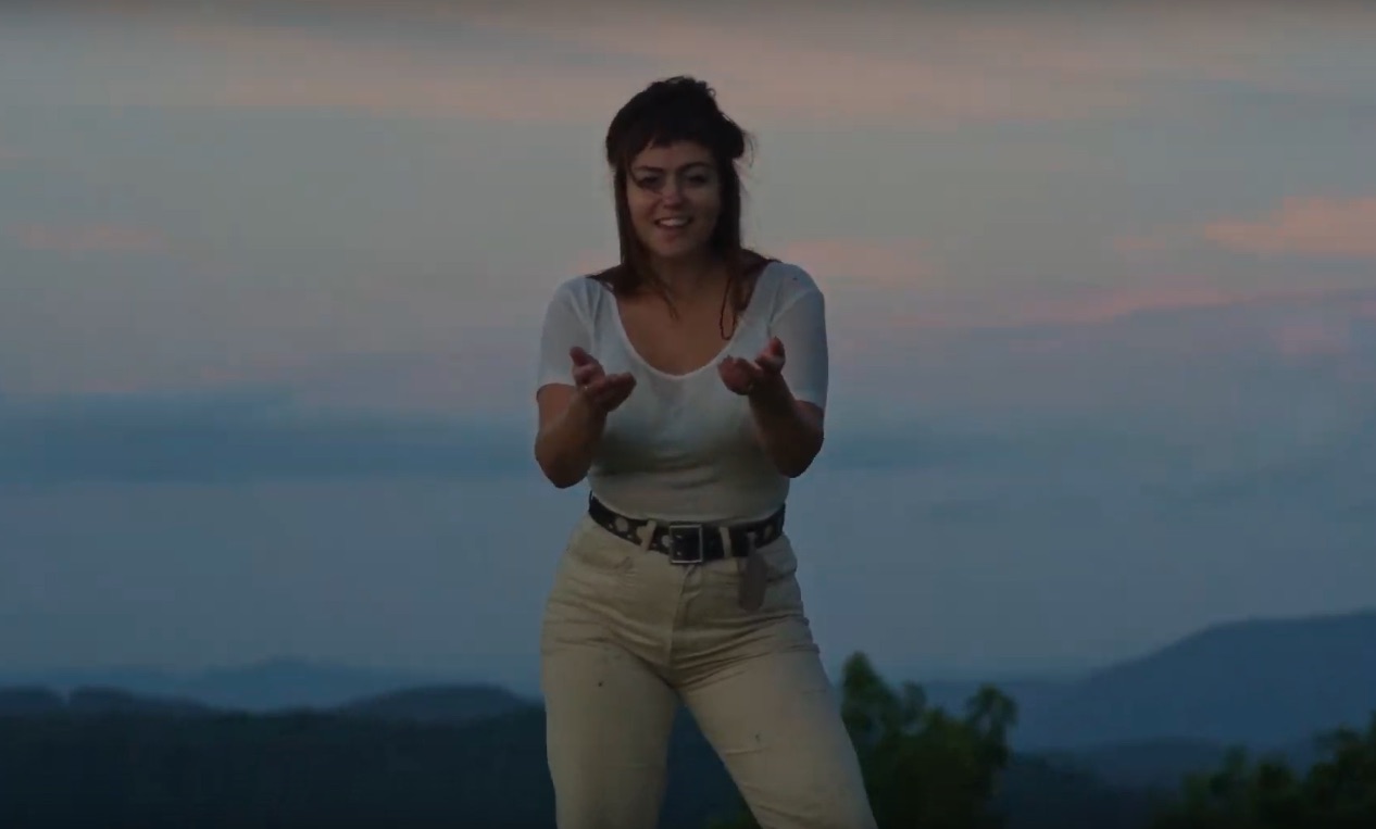 Angel-Olsen-Lark-video