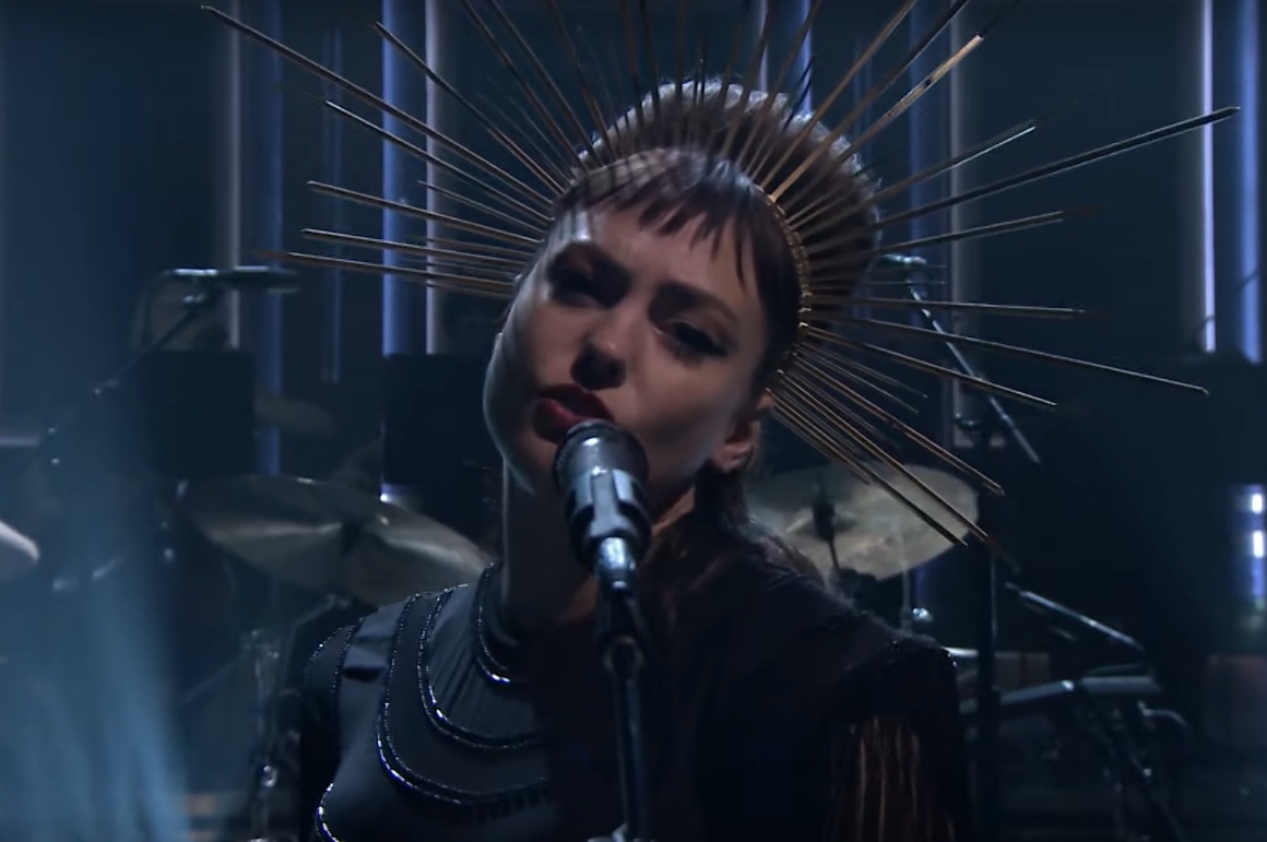 Angel-Olsen-on-Fallon