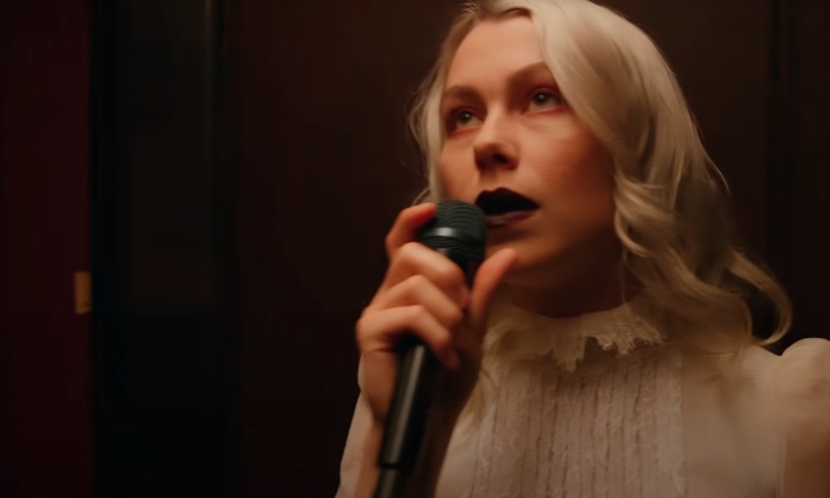 Pheobe-Bridgers-on-Seth-Meyers