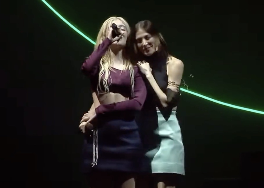 Watch Lorde Bring Out Caroline Polachek For "Green Light" In Budapest