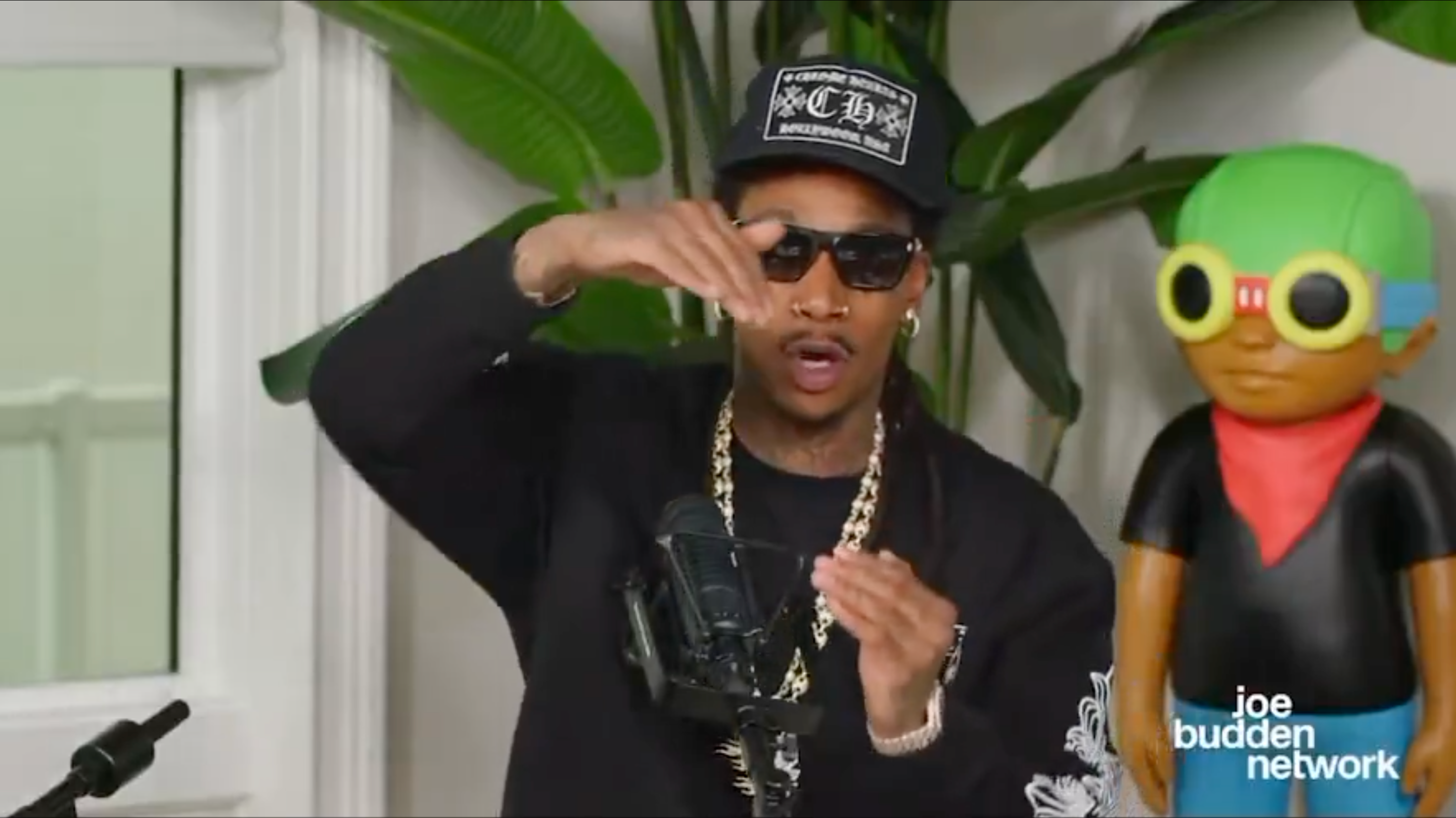 Wiz Khalifa, Flat Earth