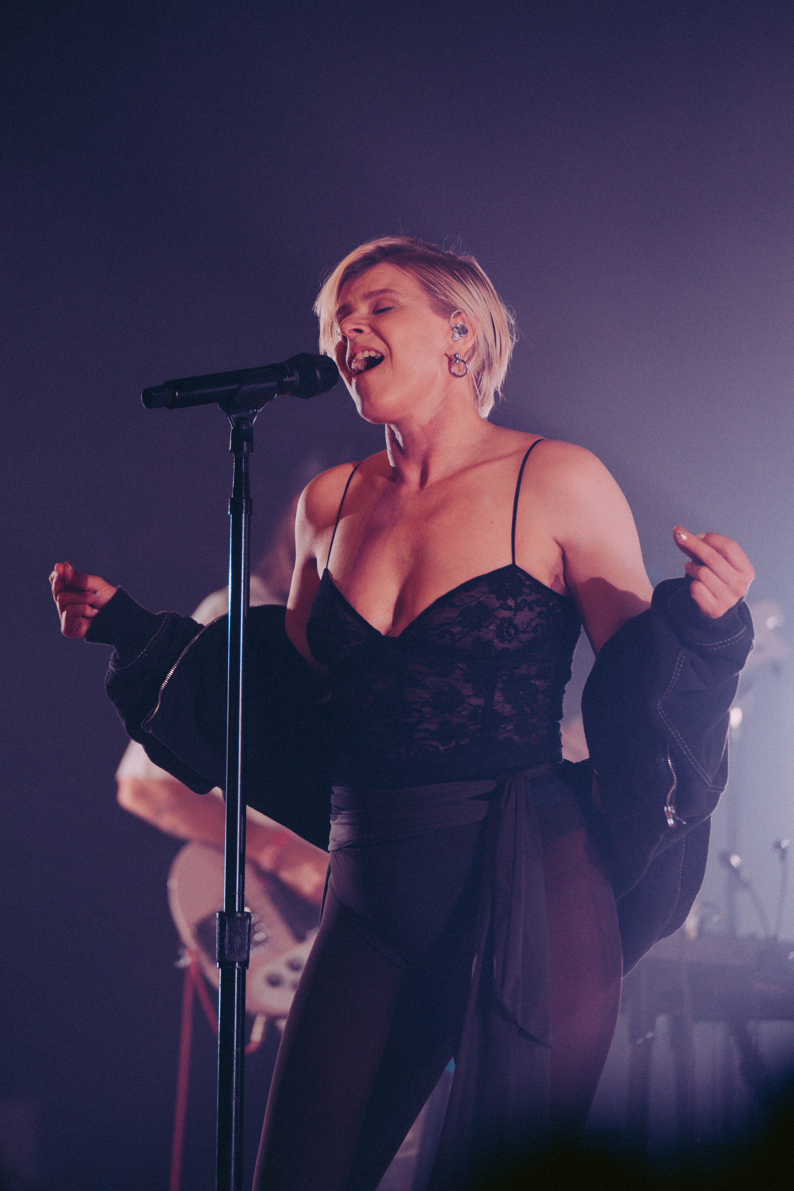 Robyn Gives “Dopamine” Its Live Debut At First Show In Six Years