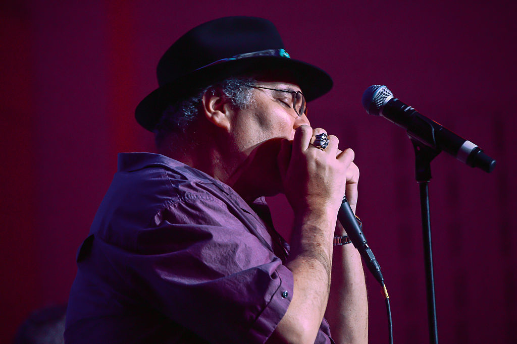Blues Traveler’s John Popper Won’t Stop Harping On Alanis Morissette’s “Hand In My Pocket”