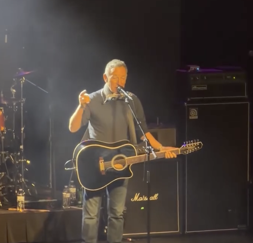 Bruce Springsteen Performs His Anti-ICE Protest Song Live For The First Time At Tom Morello’s Benefit In Minneapolis