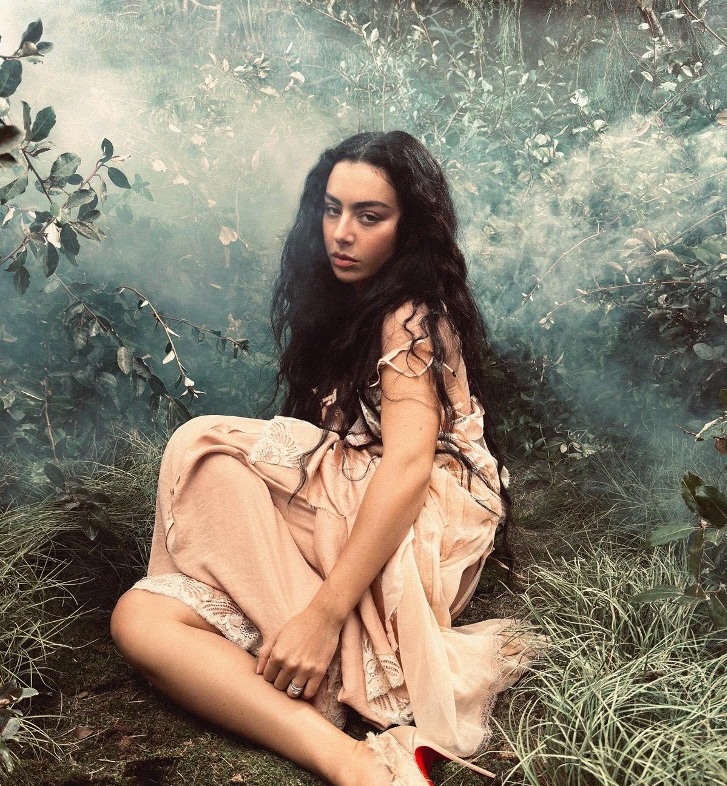 Charli XCX – “Wall Of Sound”