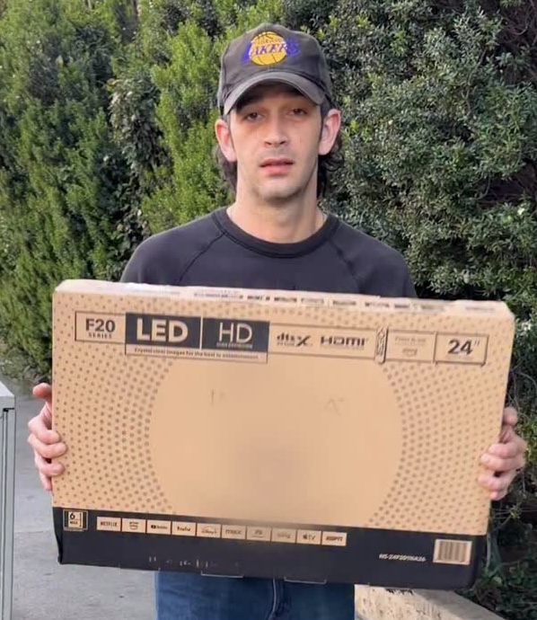 Matty Healy Covers The La’s For Charity, Gifts TV To Uber Driver, Rescues Motorist With Dead Battery