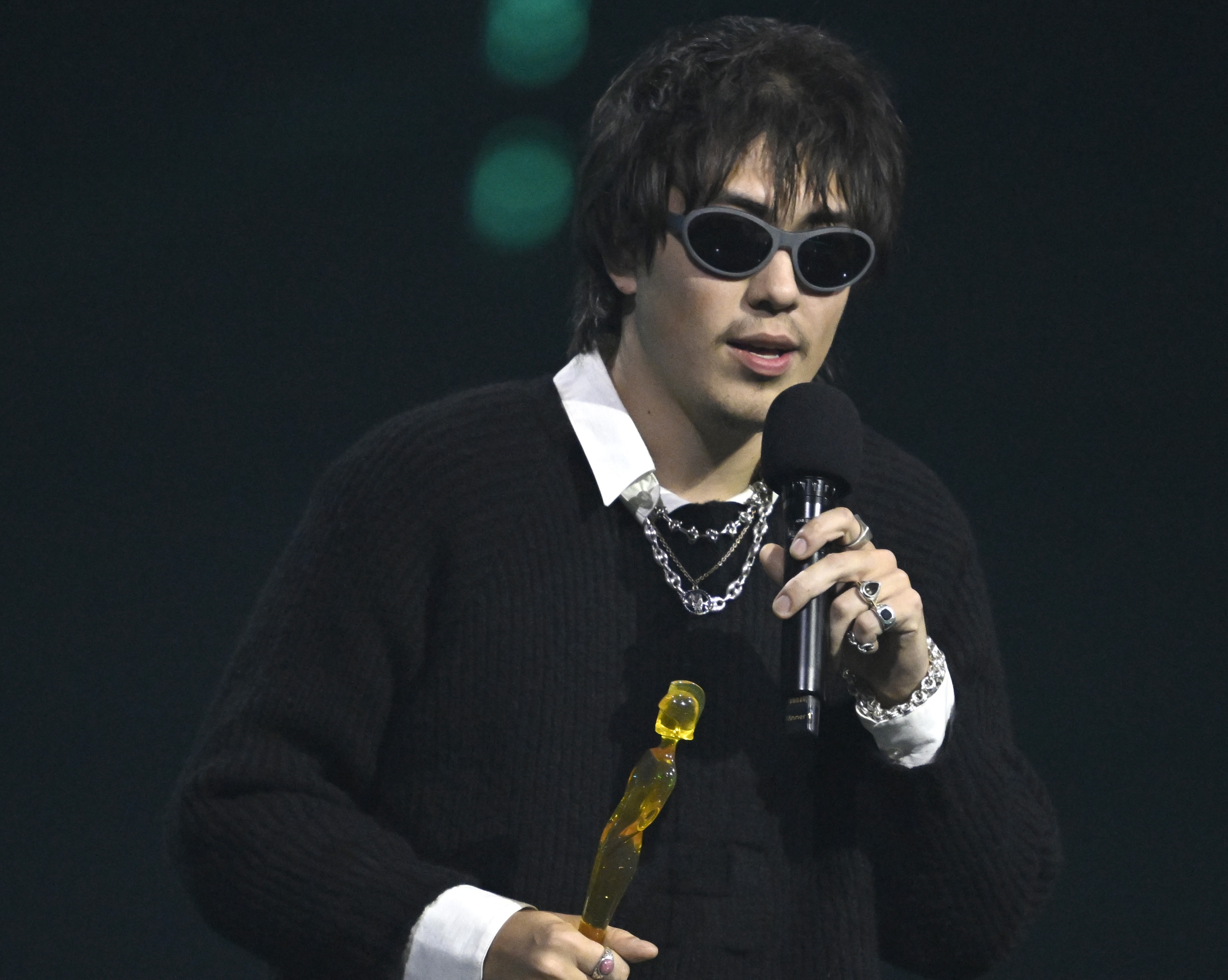 Geese Win First Award, Say “Free Palestine, Fuck ICE, R.I.P. Mani, Let’s Go Geese!”