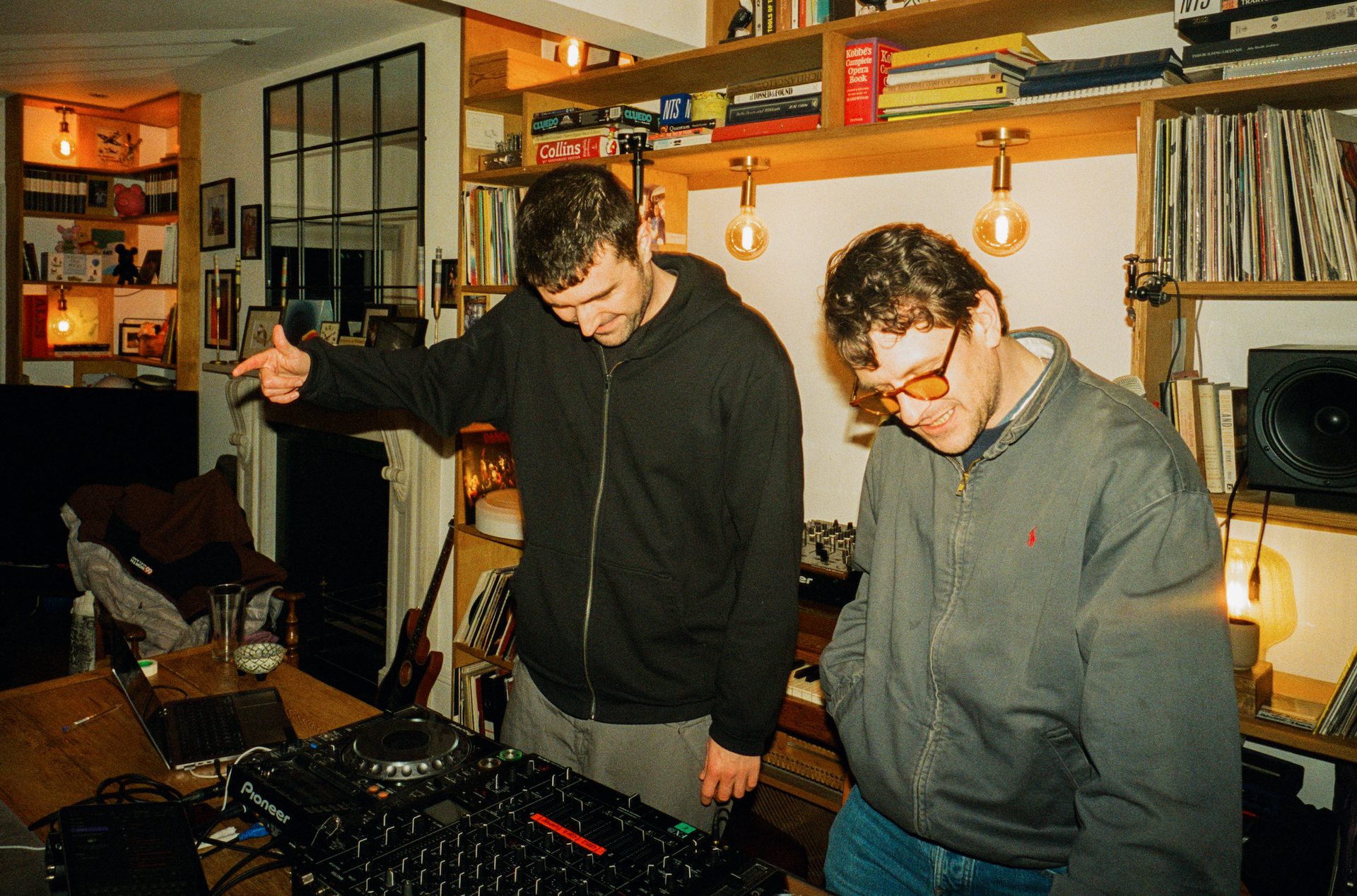 Fred again.. & Jamie T – “Lights Burn Dimmer”