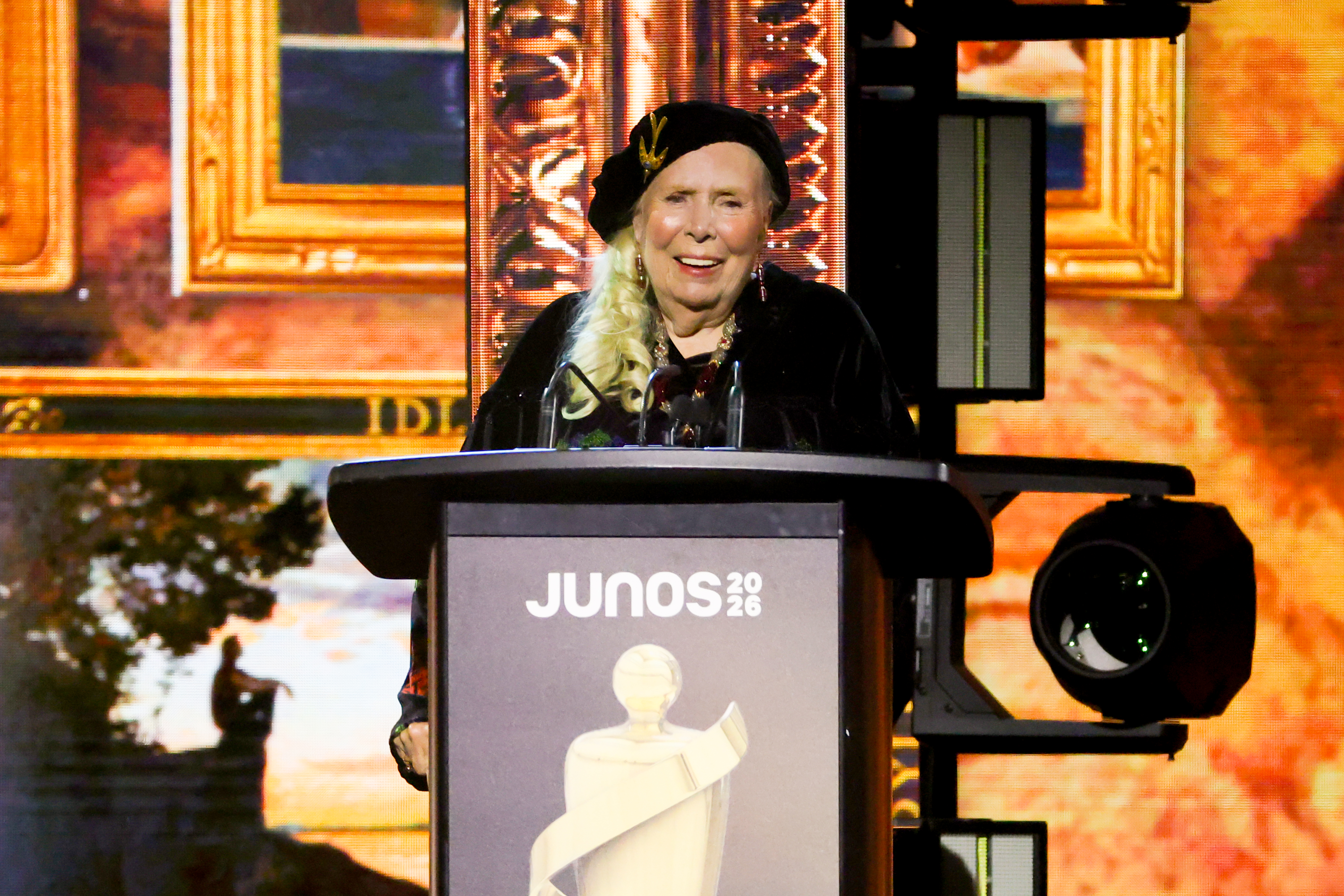 Joni Mitchell Accepts Lifetime Achievement Juno, Sings With Sarah McLachlan & Allison Russell