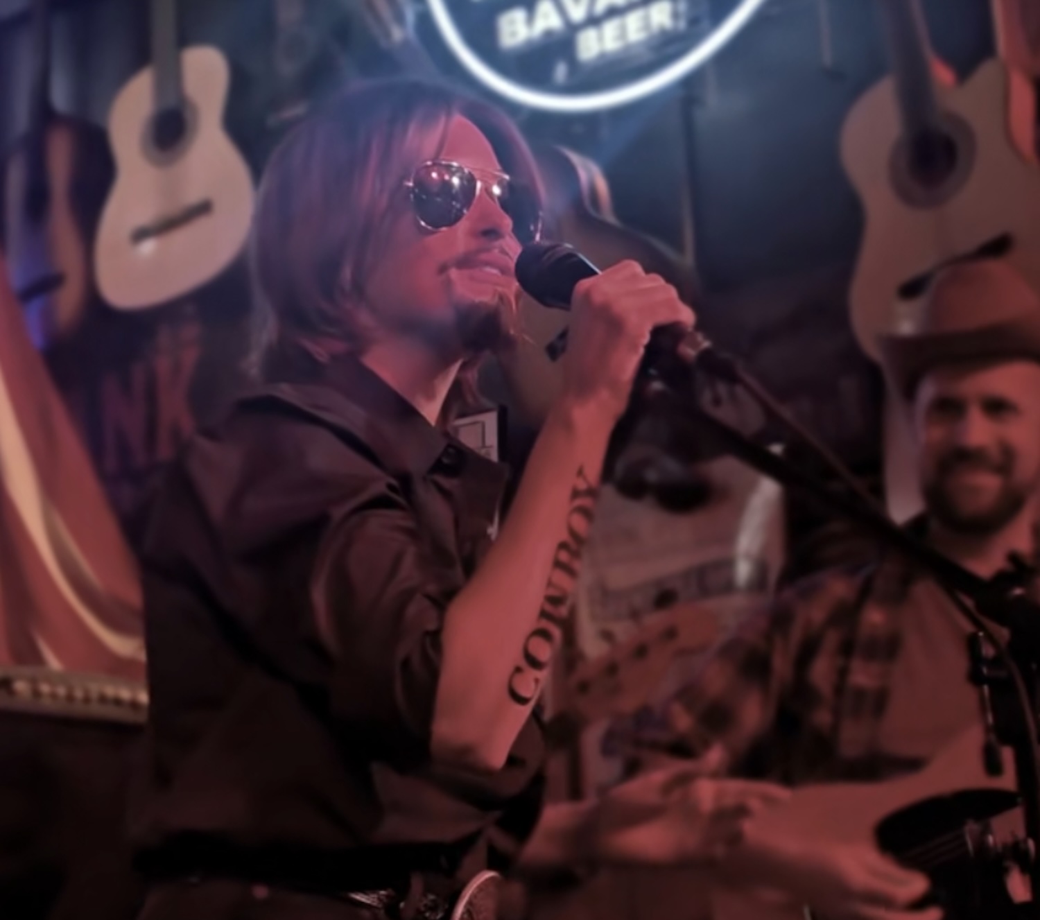 Kacey Musgraves, Dressed As Ronnie Dunn, Sings A Surprise Brooks & Dunn Cover In Nashville