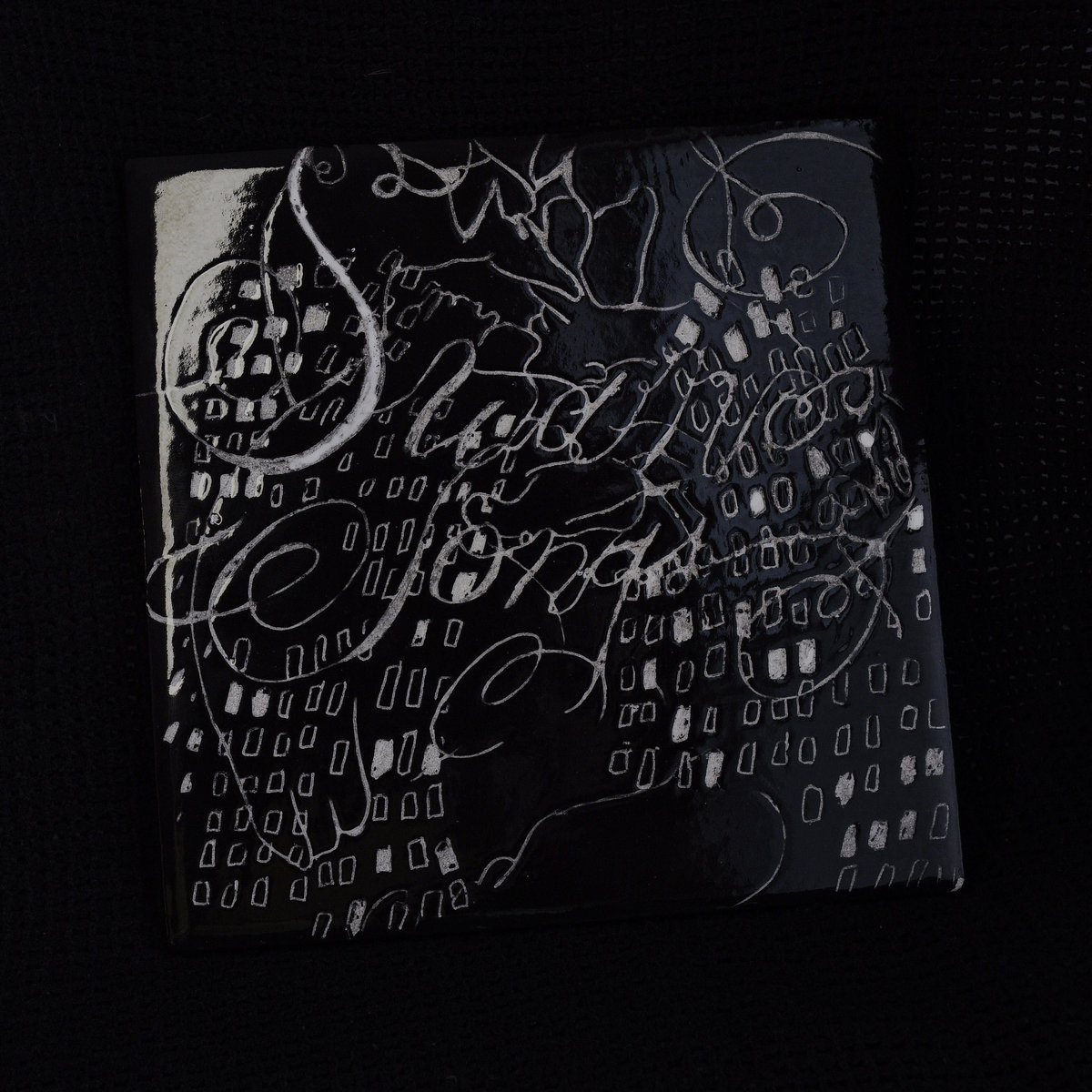 Model/Actriz Share Surprise New Swan Songs EP