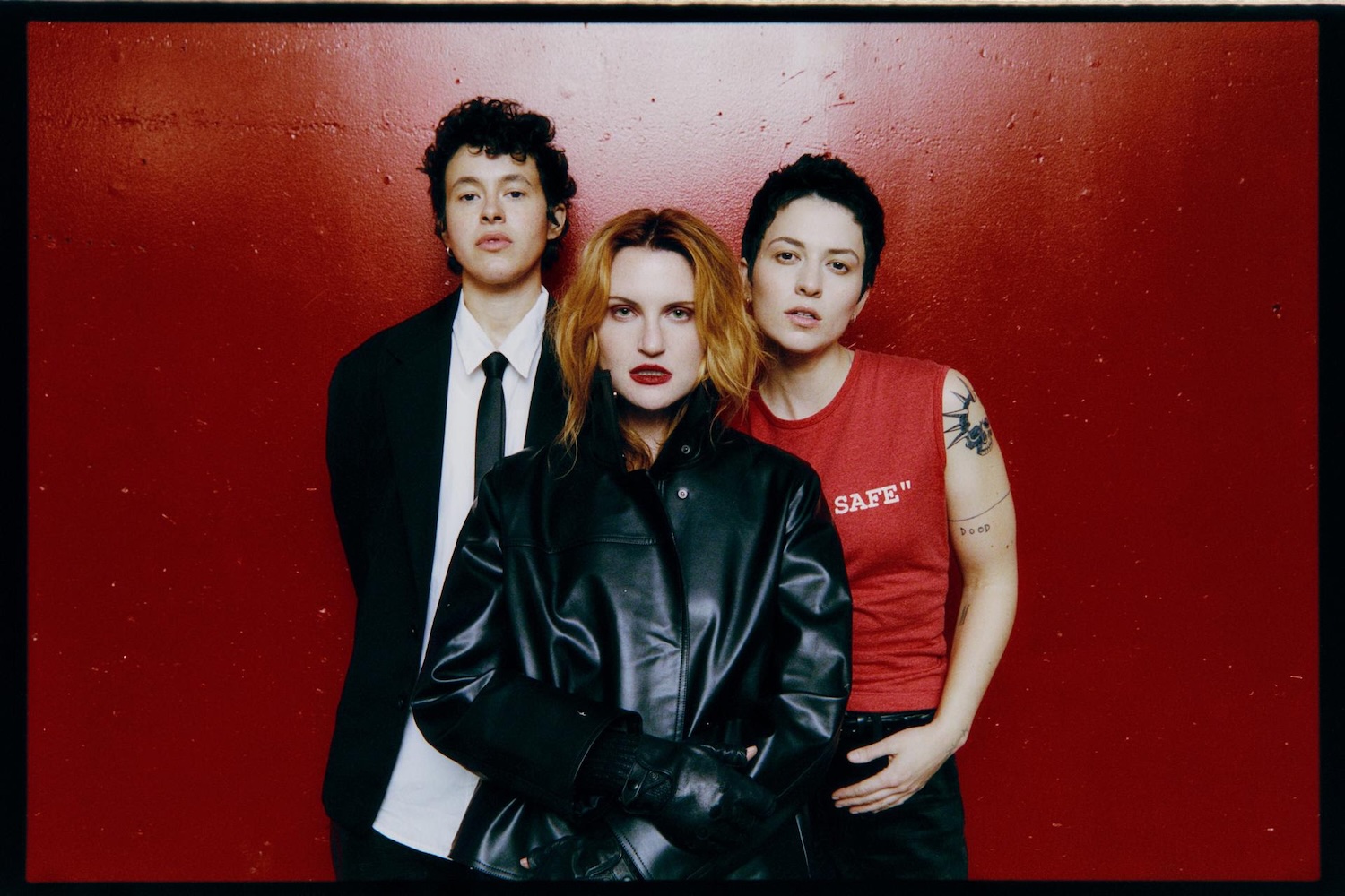 MUNA – “Big Stick”