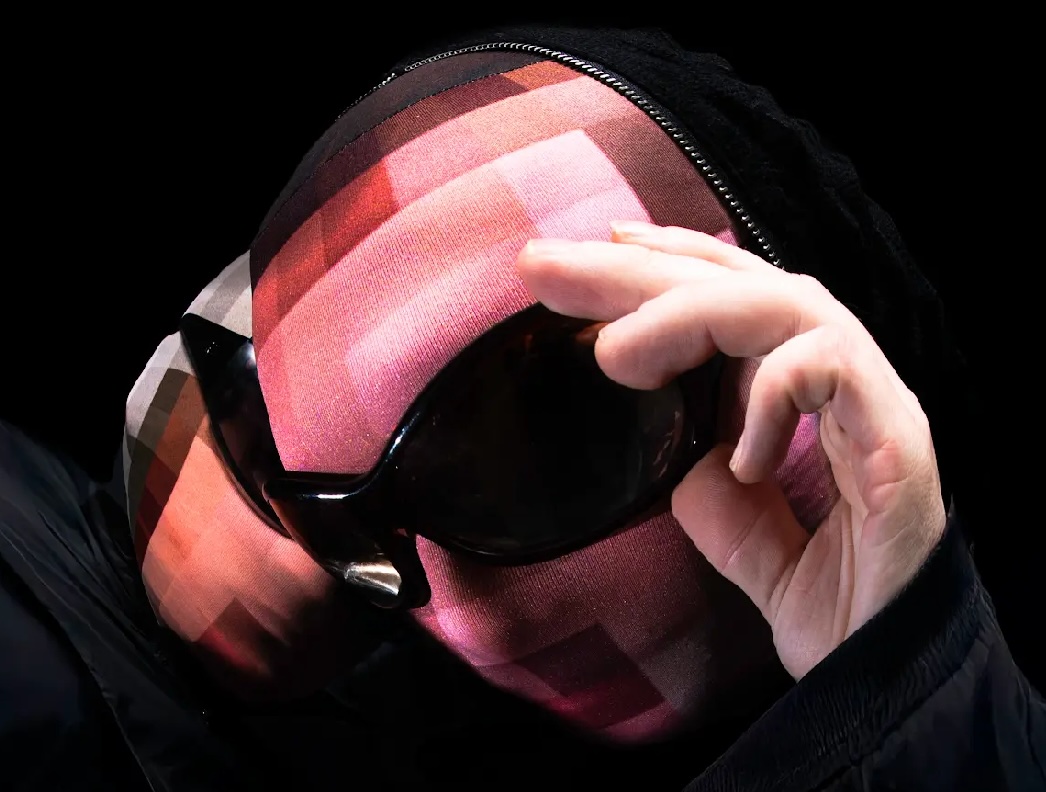 Two Shell – “Smile” & “Hands Up”