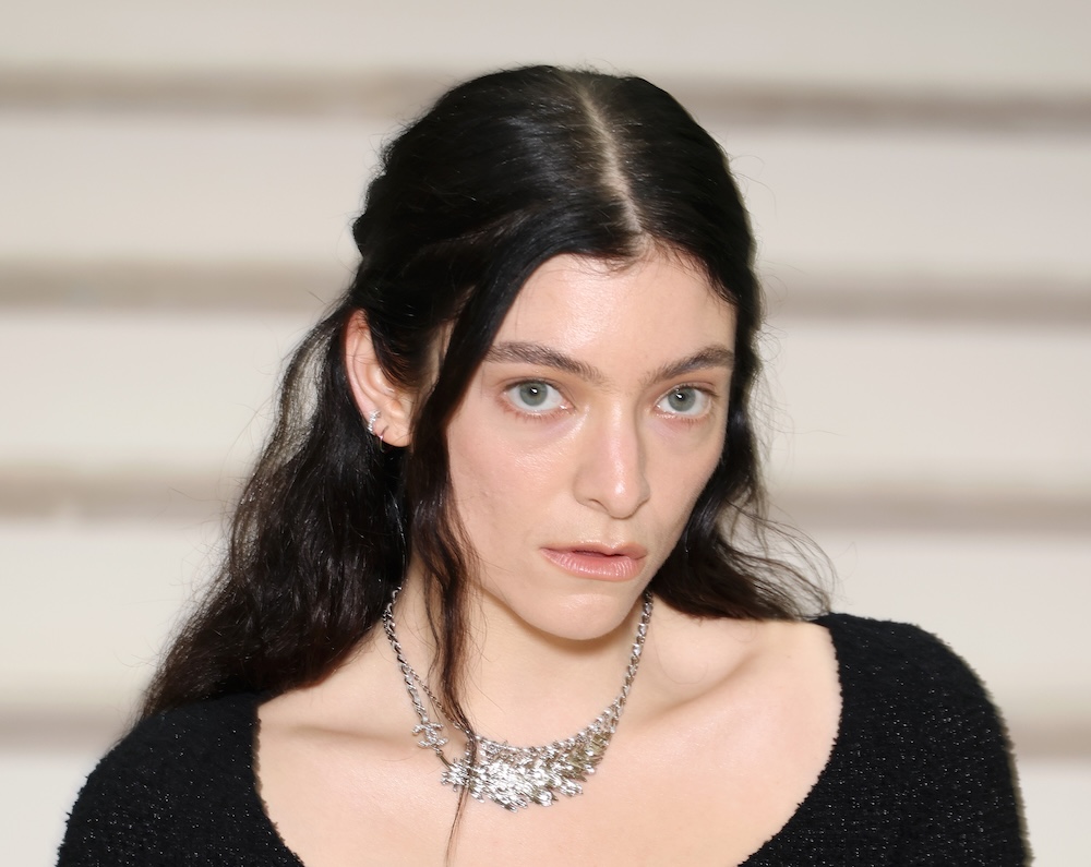 Lorde Ready For New Label Deal, LED Jacket