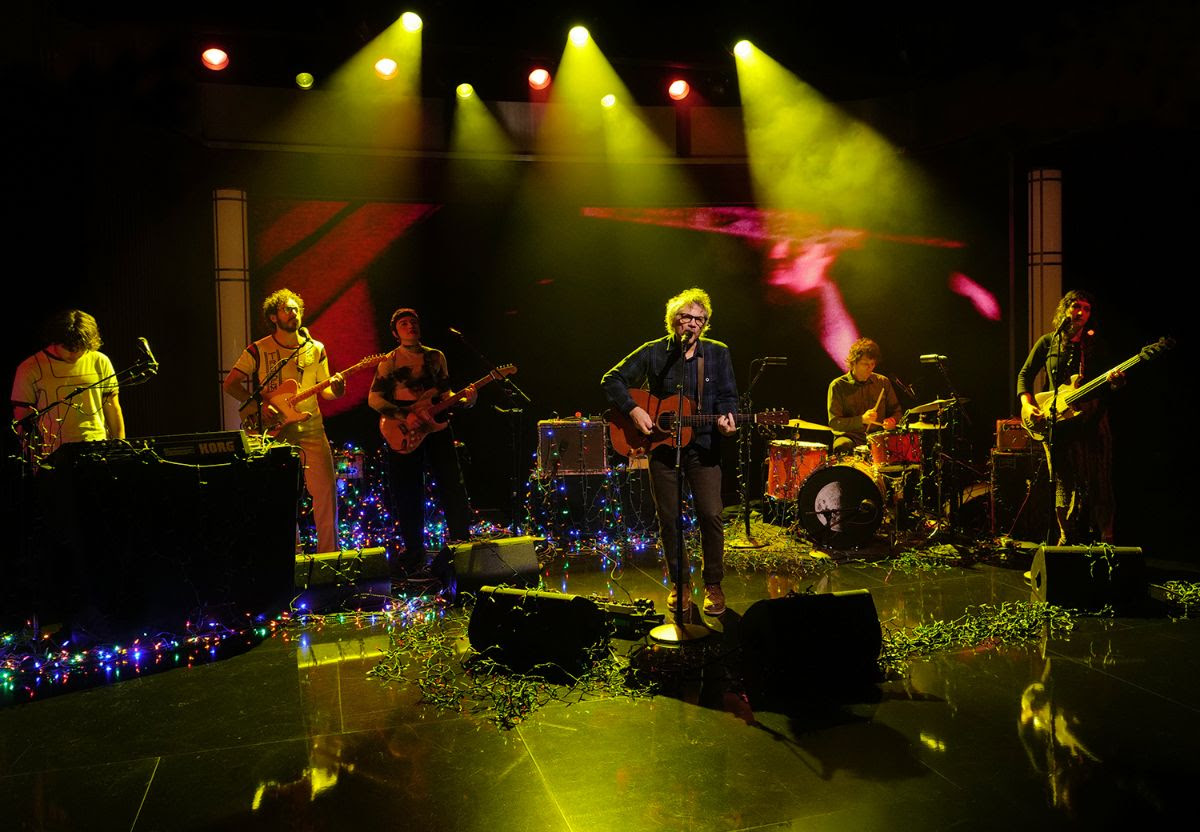 Jeff Tweedy Keeps The Twilight Override Train Rolling With A Visit To Kimmel