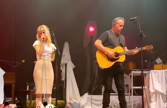 Hayley Williams Covers “Cover Me Up” With Jason Isbell In NYC