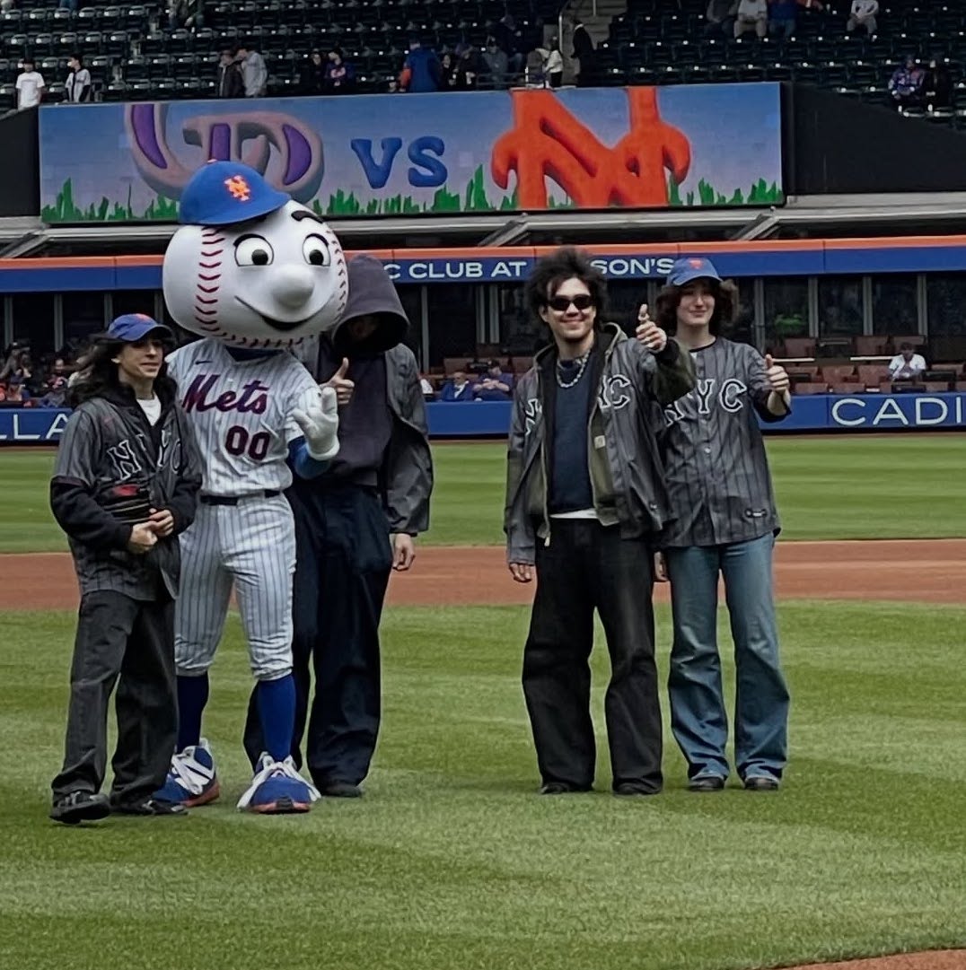 Geese Throw Out First Pitch For The Mets