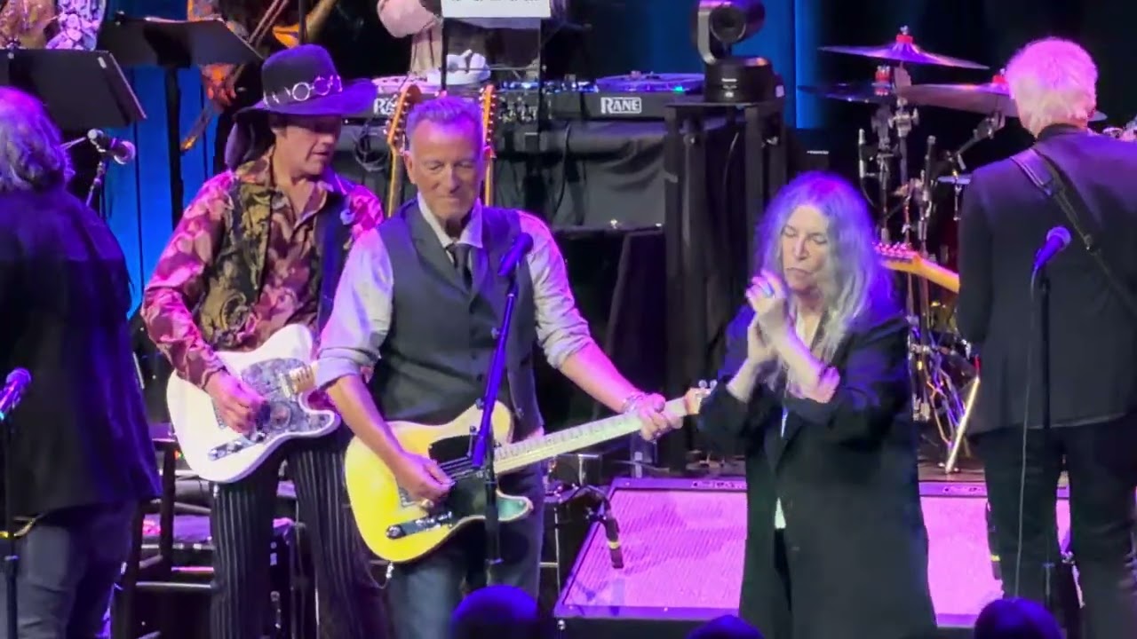 Bruce Springsteen Covers The Doors & Flavor Flav Spices Up Patti Smith Jam At American Music Honors