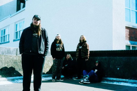Split Chain Delivers Energetic Shoegaze Debut "Scatterbrain"