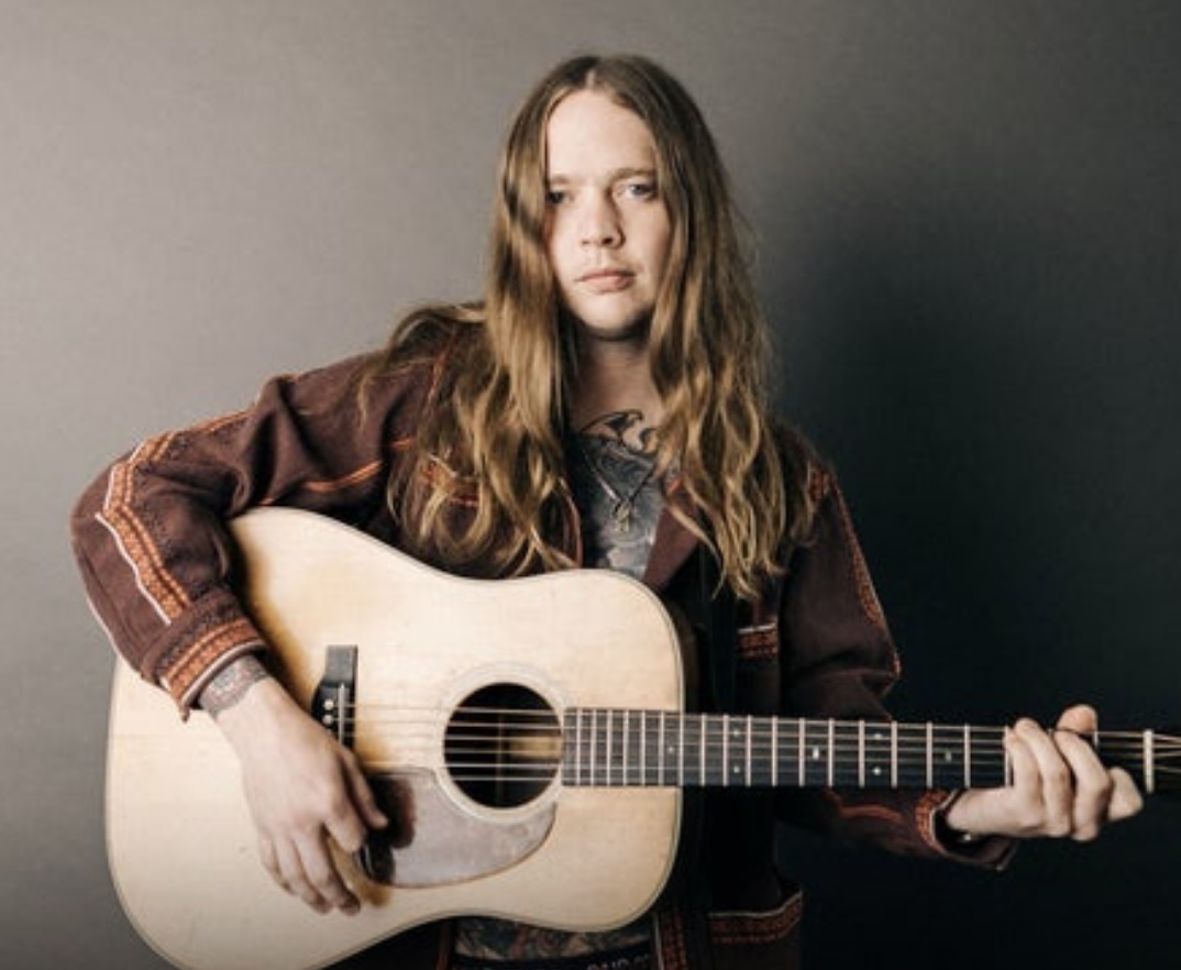 Billy Strings Shreds Bluegrass, Unleashes Metal Mayhem! — photo 3