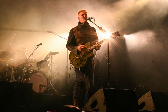 Queens Of The Stone Age Play “Run, Pig, Run” For The First Time In 18 Years image