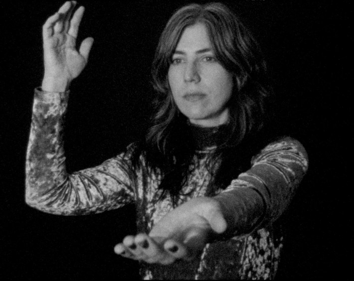 Julia Holter Drops New Album, Fans Go Wild! — photo 7