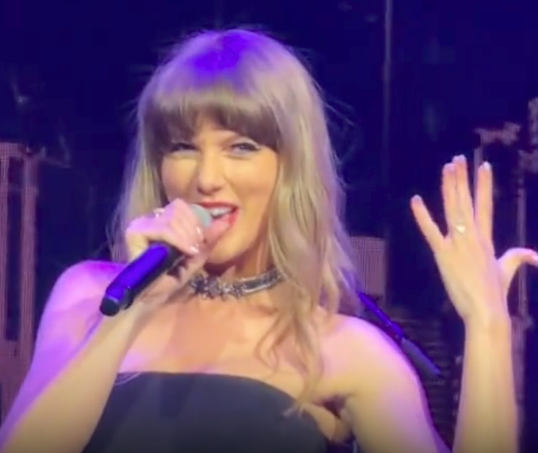 Country Queen Sparks Ring Bling Buzz at Gridiron Gala — photo 3