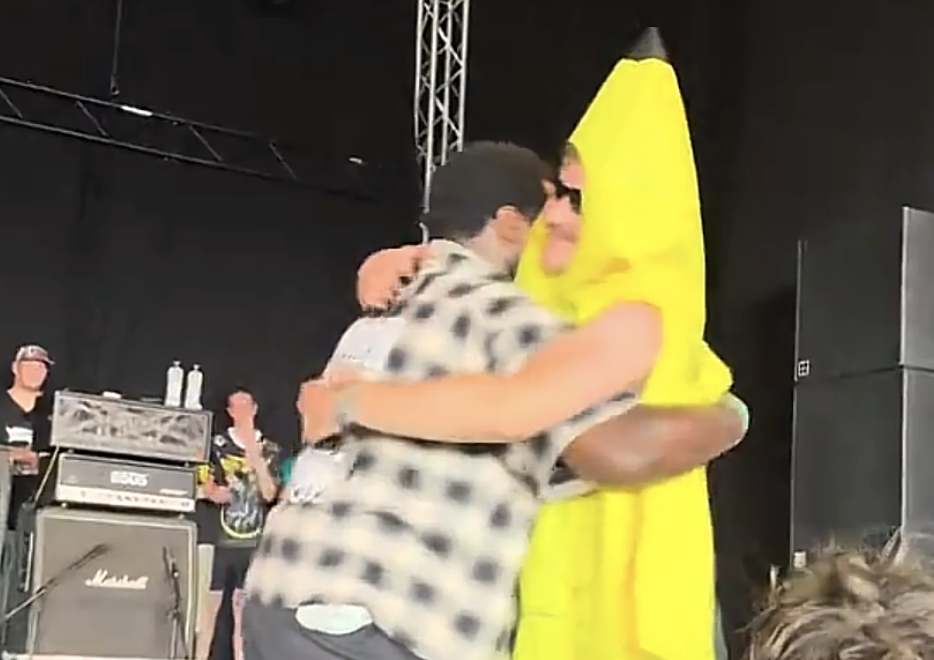 End It End Banana Costume Feud At Jera On Air