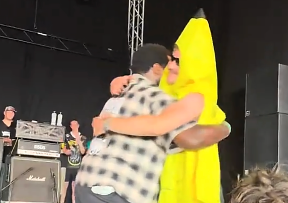 End It End Banana Costume Feud At Jera On Air image
