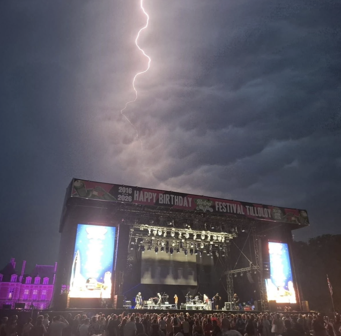 B-52s Rage: French Festival BLASTED for Weather Stupidity! — photo 3