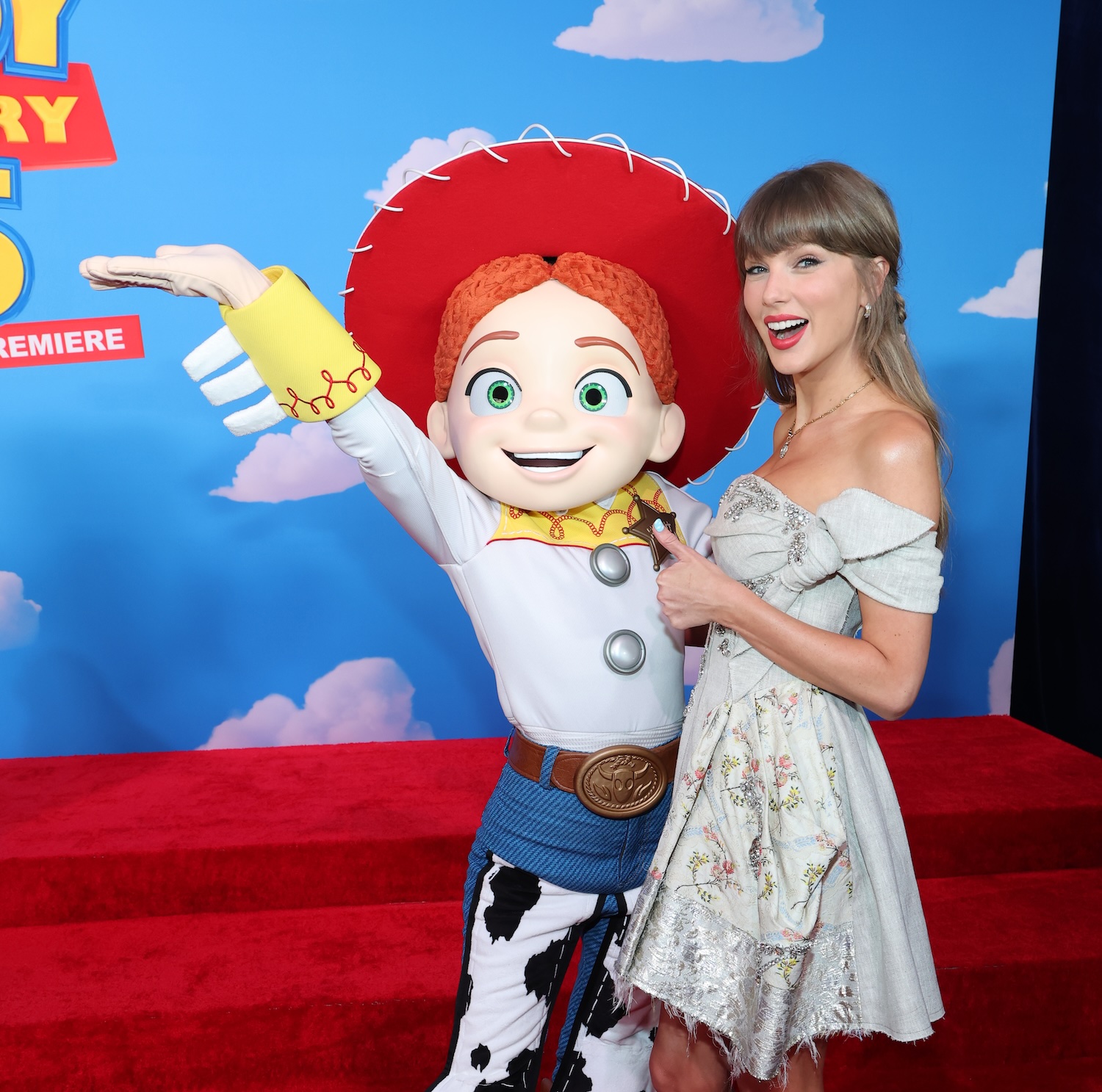 Taylor Swift Sings With Randy Newman, Performs New Single At Toy Story 5 Premiere