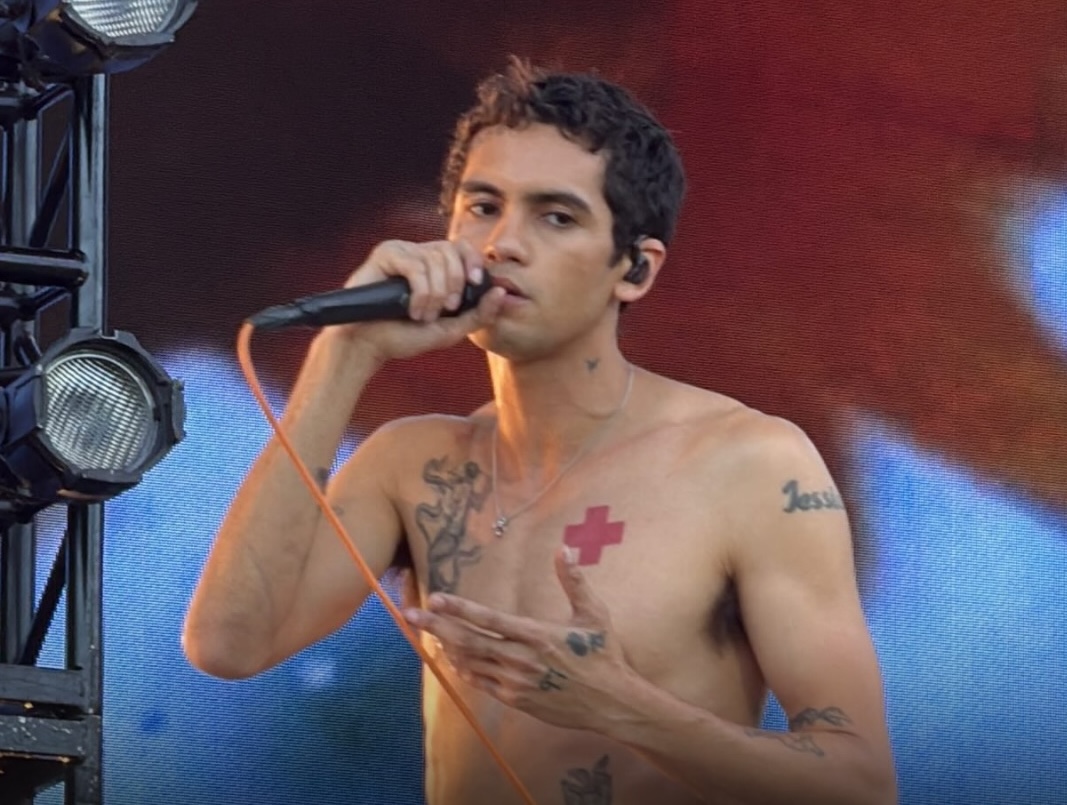 Dominic Fike Debuts “AI” At Gov Ball, Challenges Fans To Knock Him Out If They Run Into Him