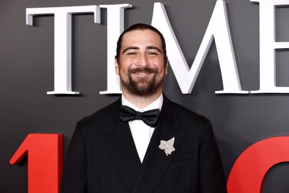 Noah Kahan Makes Toronto Concertgoers Pledge Not To Shit On The Floor image