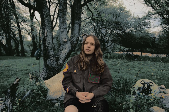 Billy Strings Drops New Album, Shreds Stage Despite Injury! — photo 7