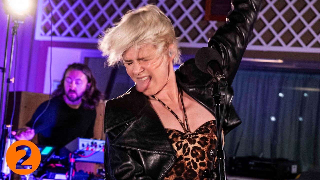Robyn Covers Erasure For BBC Radio 2
