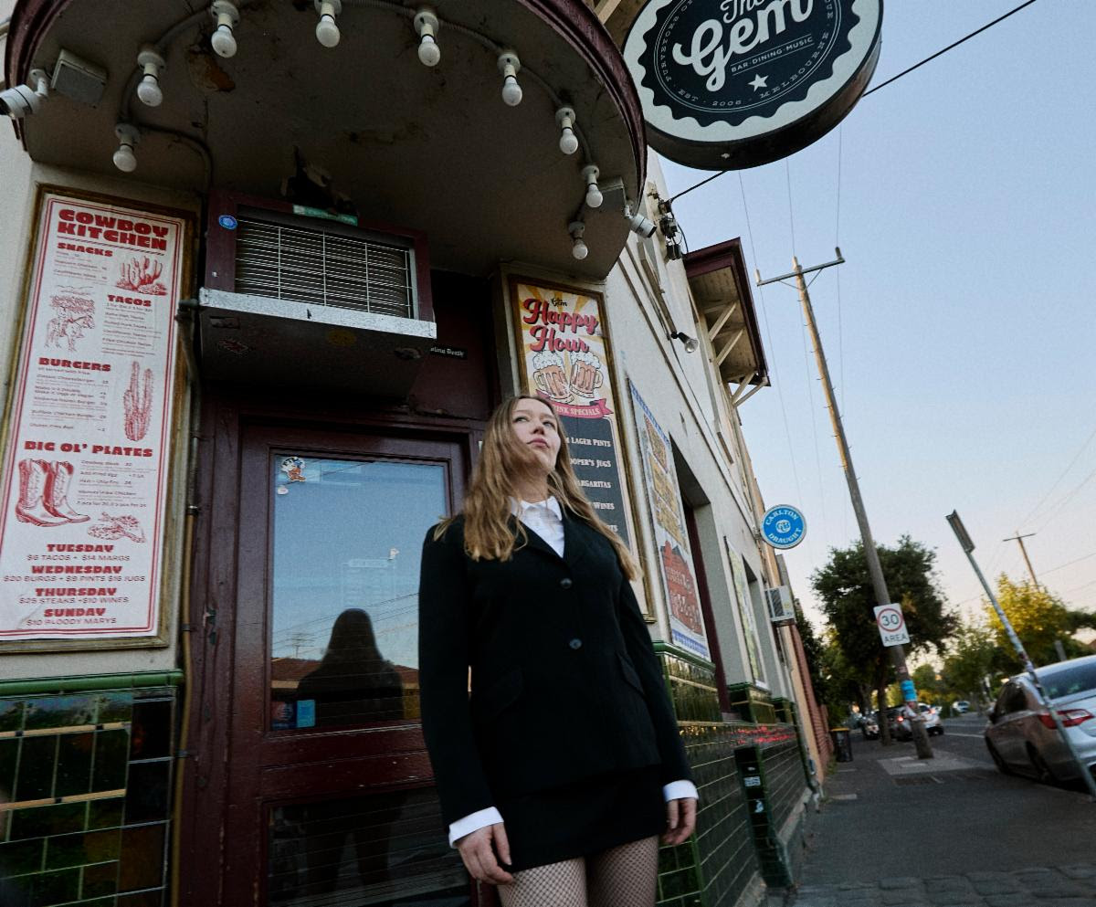 Julia Jacklin releases devastating new single "I Wish" about regret and lost friendship