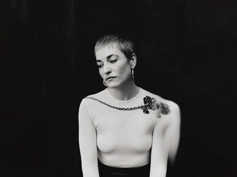 Lankum Songstress Drops Solo Debut! Fans Go Wild! — photo 3